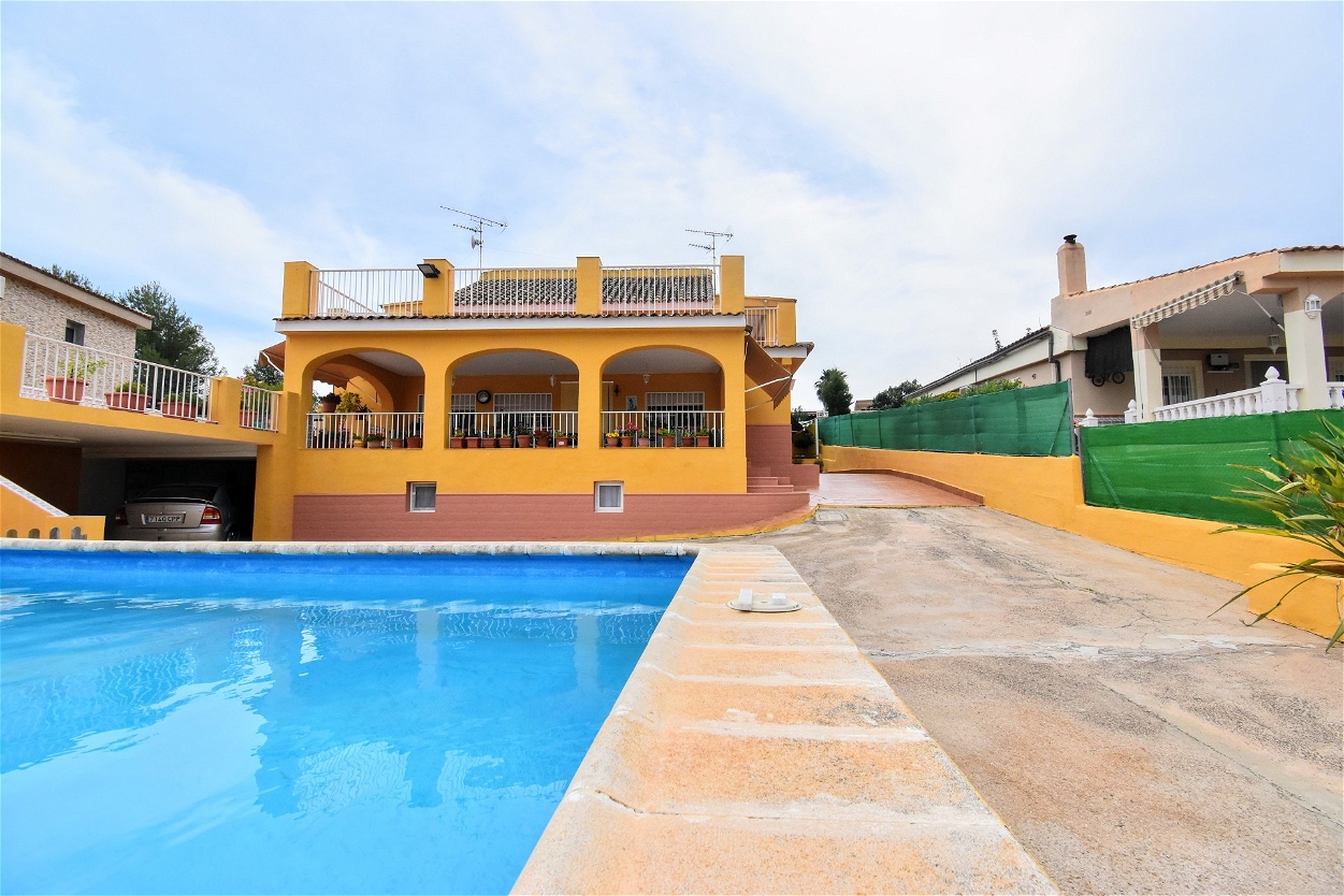 7 bed Villa in Montroy