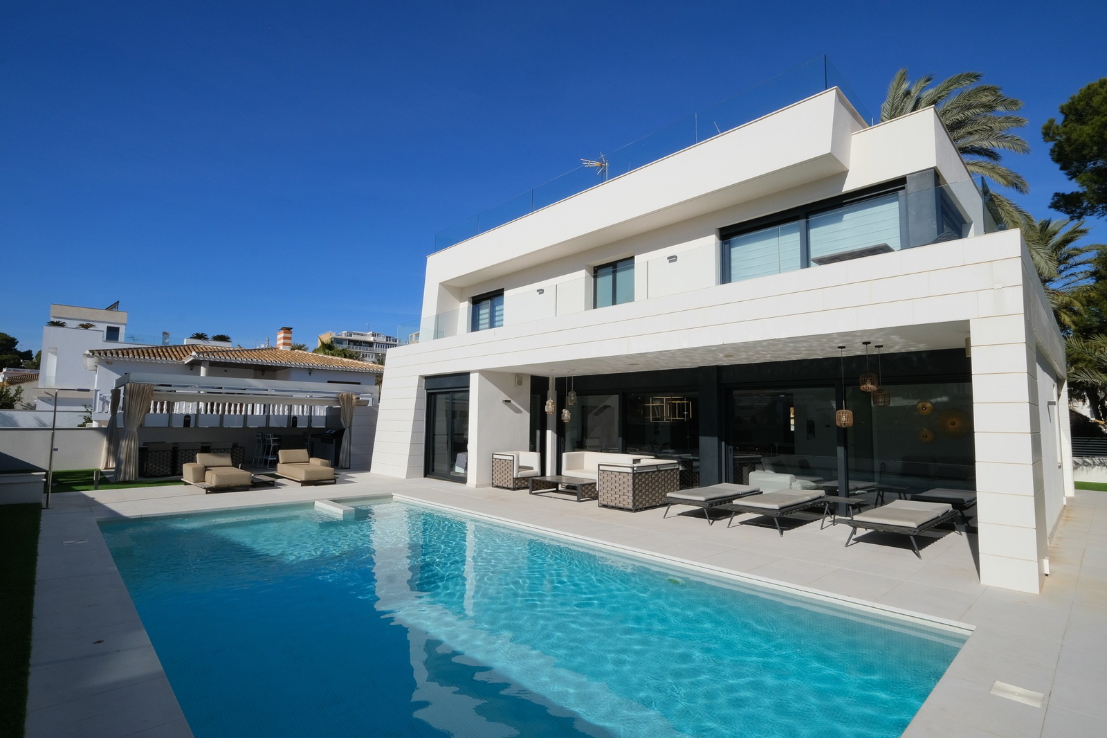 Villa for sale in La Zenia | HomeEspaña Real Estate