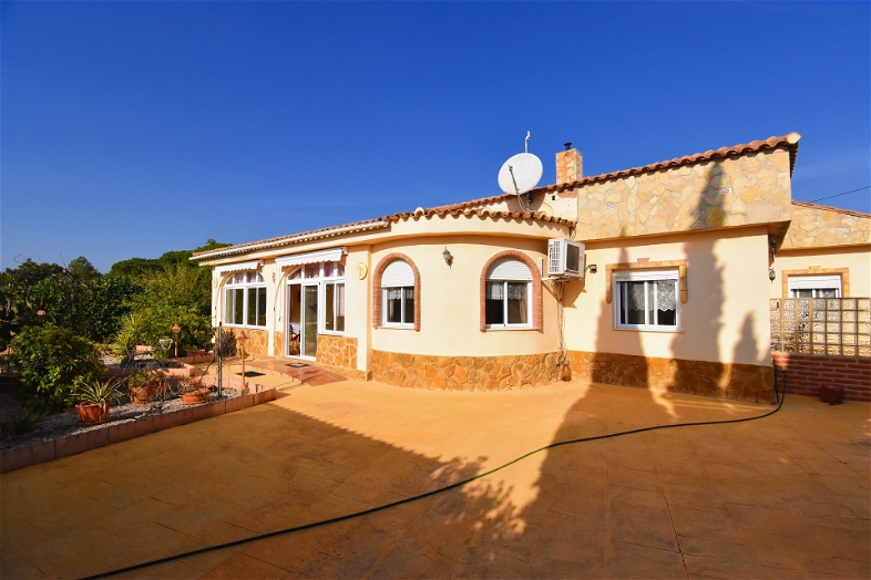 3 bed Villa in Montroy