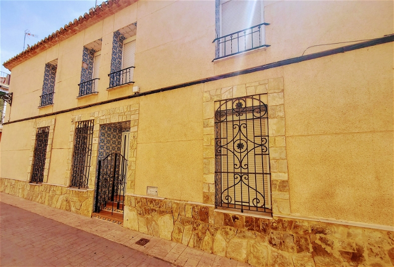 5 bed Townhouse in Albalat dels Tarongers