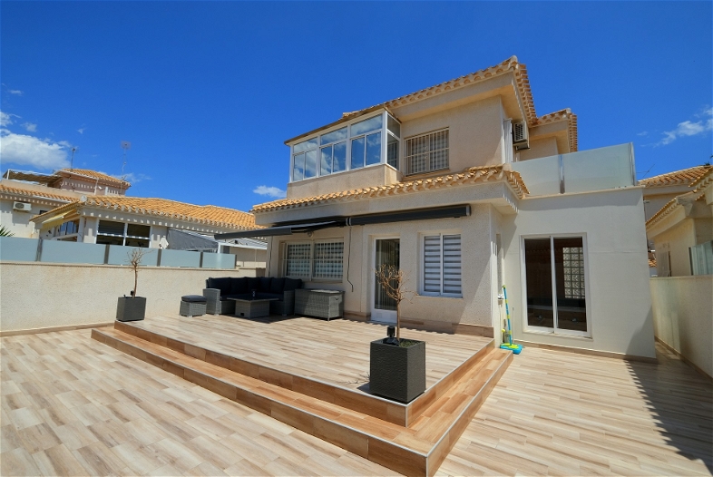 3 bed Villa in Playa Flamenca