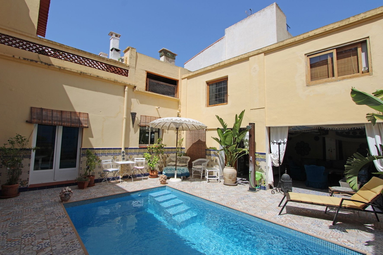 8 bed Townhouse in Sanet y Negrals