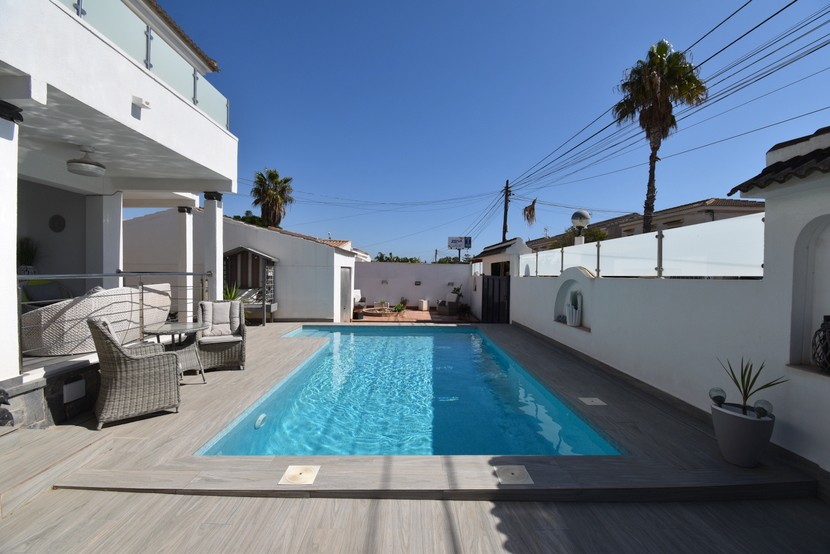 4 bed Villa in Cabo Roig