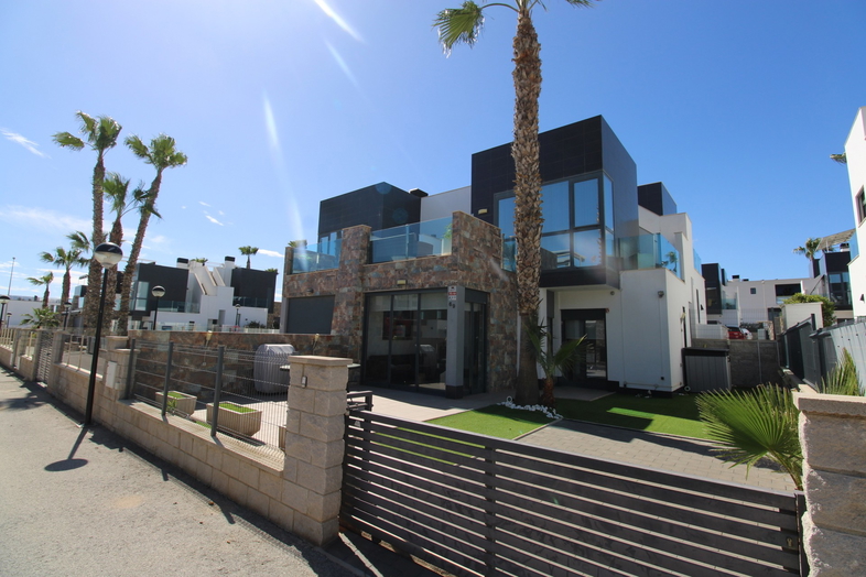2 bed Townhouse in Cabo Roig