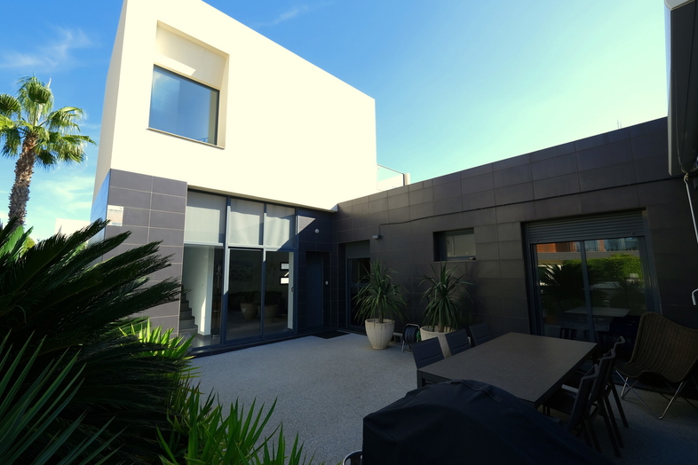 3 bed Villa in Villamartin