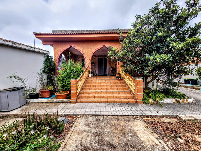 3 bed Villa in Montroy