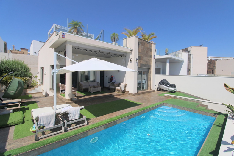 5 bed Villa in Villamartin
